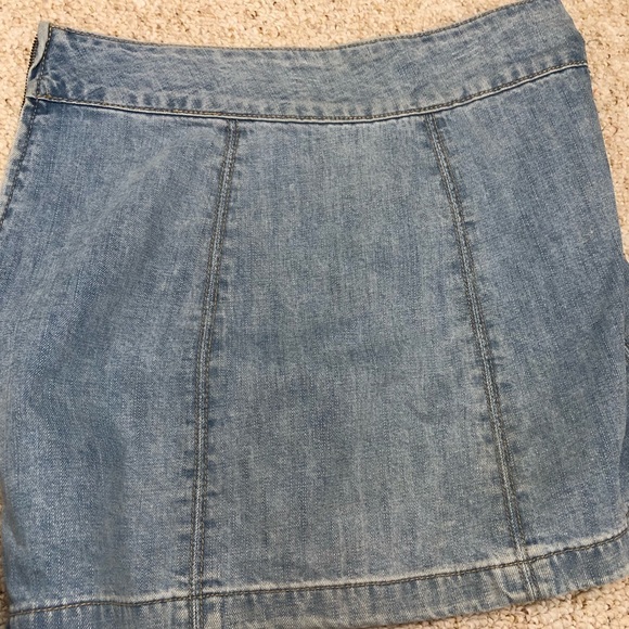 Free People light wash denim mini skirt size 8 - Picture 5 of 6